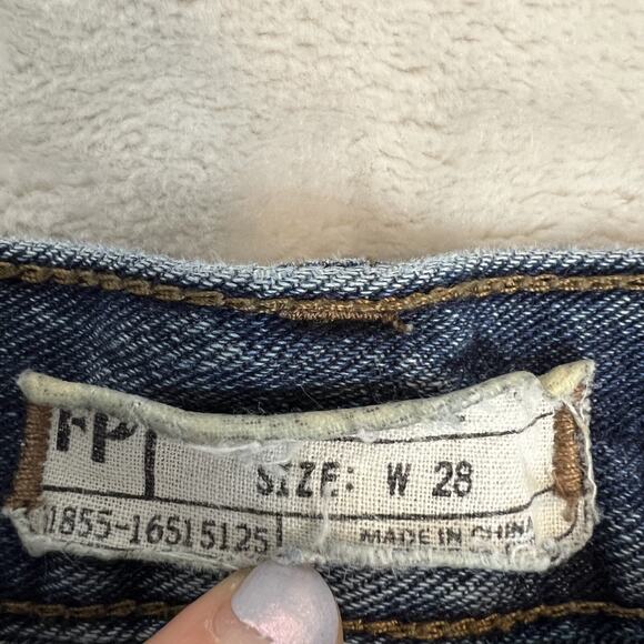 Free People Shorts Womens 28 Destroyed Distressed Raw Hem Button Fly Festival - Picture 3 of 10